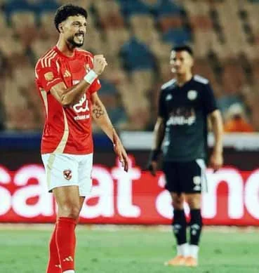 الأهلي يتوج بلقب الدوري المصري بعد انتصاره الكبير على فاركو بستة أهداف
