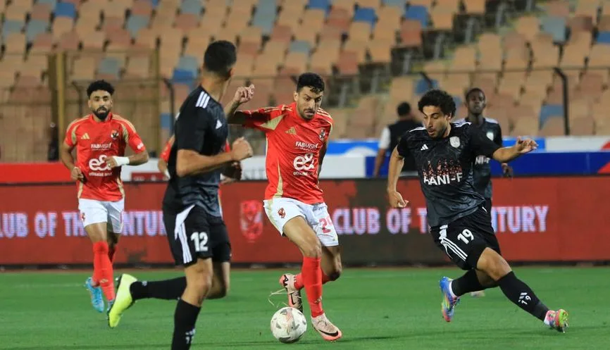 الأهلي يحقق الفوز على فاركو بهدفين في الشوط الأول الأهلي يحقق الفوز على فاركو بهدفين في الشوط الأول