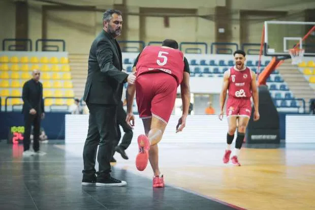 الأهلي يحقق انتصارًا على الاتحاد في المباراة الثانية من نهائي دوري السوبر لكرة السلة. الأهلي يحقق انتصارًا على الاتحاد في المباراة الثانية من نهائي دوري السوبر لكرة السلة.