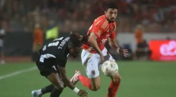 الأهلي يحقق فوزاً مثيراً على البنك في الدقائق الأخيرة ويقترب من لقب الدوري