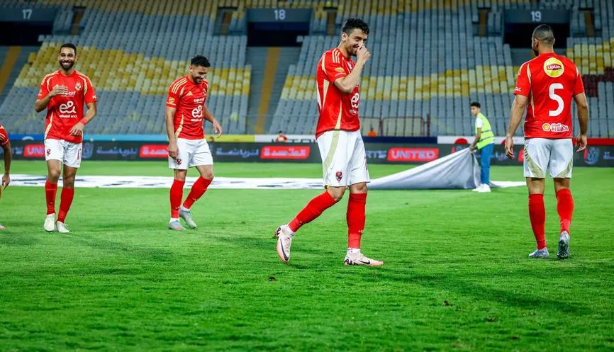 الأهلي يستعيد صدارة الدوري برباعية في المصري