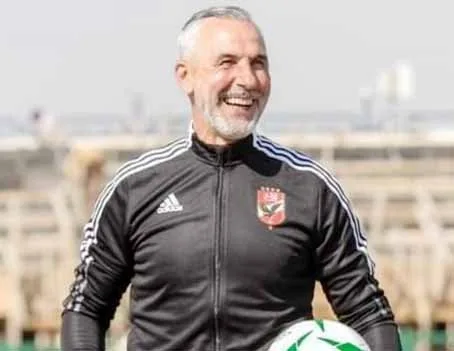 الأهلي يستوضح موقف ميشيل يانكون بعد التعاقد مع ريفيرو كمدرب للفريق. الأهلي يستوضح موقف ميشيل يانكون بعد التعاقد مع ريفيرو كمدرب للفريق.