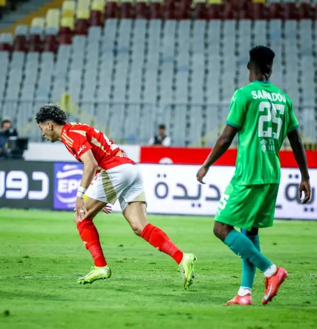الأهلي يعتلي صدارة الدوري برباعية في المصري