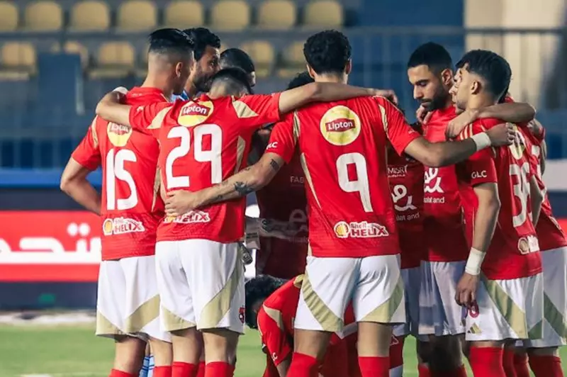 الأهلي يعلن توفير حافلات مجانية إلى برج العرب لمساندة اللاعبين أمام المصري
