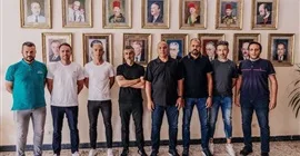 الأهلي يعلن عن اتفاقه مع خوسيه ريبييرو لمدة عامين.