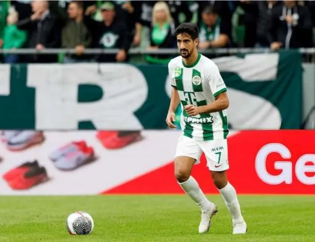 محمد علي بن رمضان يعبر عن رأيه في مباراة الأهلي وباتشوكا بعد قرار منتخب تونس. محمد علي بن رمضان يعبر عن رأيه في مباراة الأهلي وباتشوكا بعد قرار منتخب تونس.