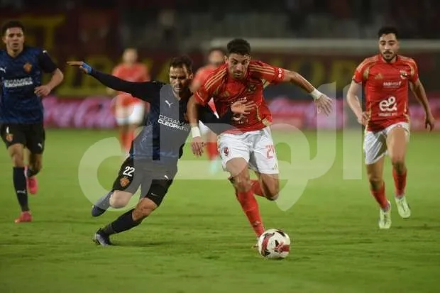 الأهلي يواجه تحدياً كبيراً ضد سيراميكا كليوباترا للحفاظ على مركزه في الصدارة بالدوري