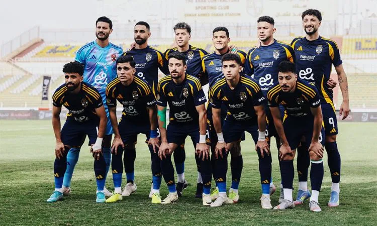 الأهلي يواجه تحديًا كبيرًا أمام البنك لحماية مركزه في قمة الدوري. الأهلي يواجه تحديًا كبيرًا أمام البنك لحماية مركزه في قمة الدوري.