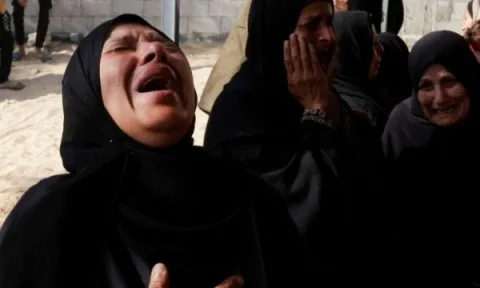 “الأورو-متوسطي”: إسرائيل تحصر الفلسطينيين في غزة جنوبًا لتهجيرهم وفقًا لمخطط ترامب. “الأورو-متوسطي”: إسرائيل تحصر الفلسطينيين في غزة جنوبًا لتهجيرهم وفقًا لمخطط ترامب.