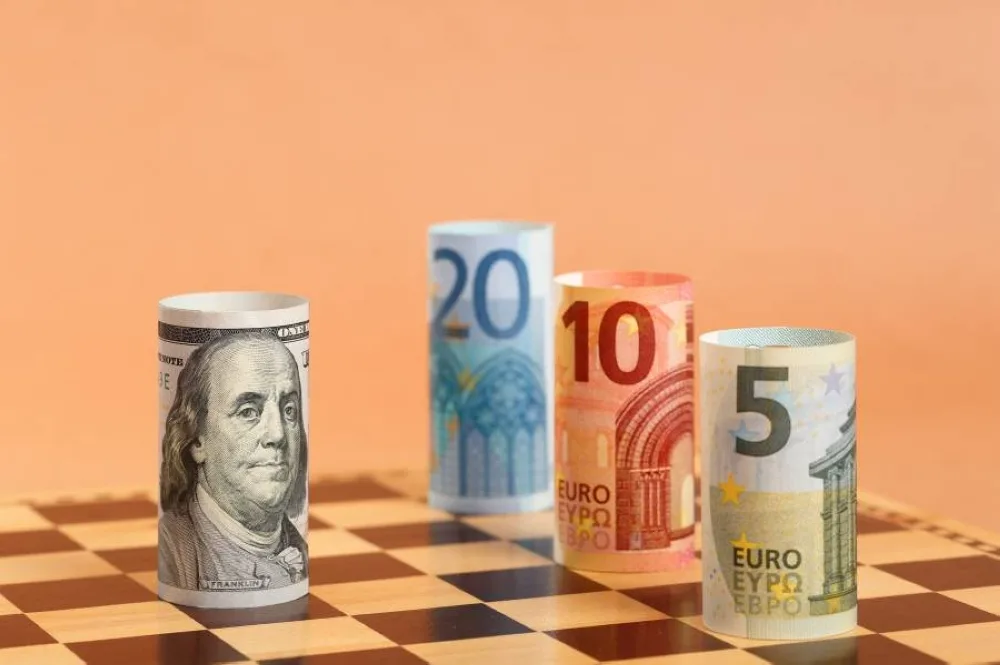 الإسترليني ينخفض إلى أدنى مستوى له في شهر بعد التوصل إلى اتفاق أميركي صيني بشأن آلية الرسوم الجمركية.
