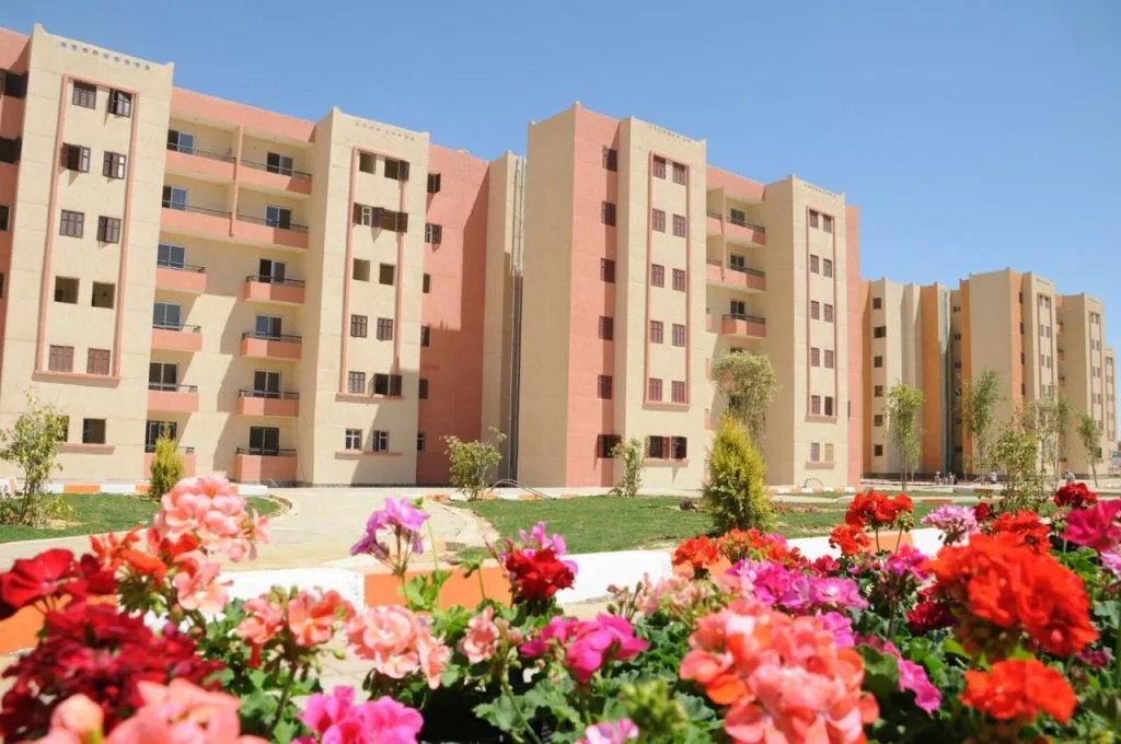 الإسكان تبني 3972 مسكنًا وتطوير المناطق الصناعية في العاشر من رمضان. الإسكان تبني 3972 مسكنًا وتطوير المناطق الصناعية في العاشر من رمضان.