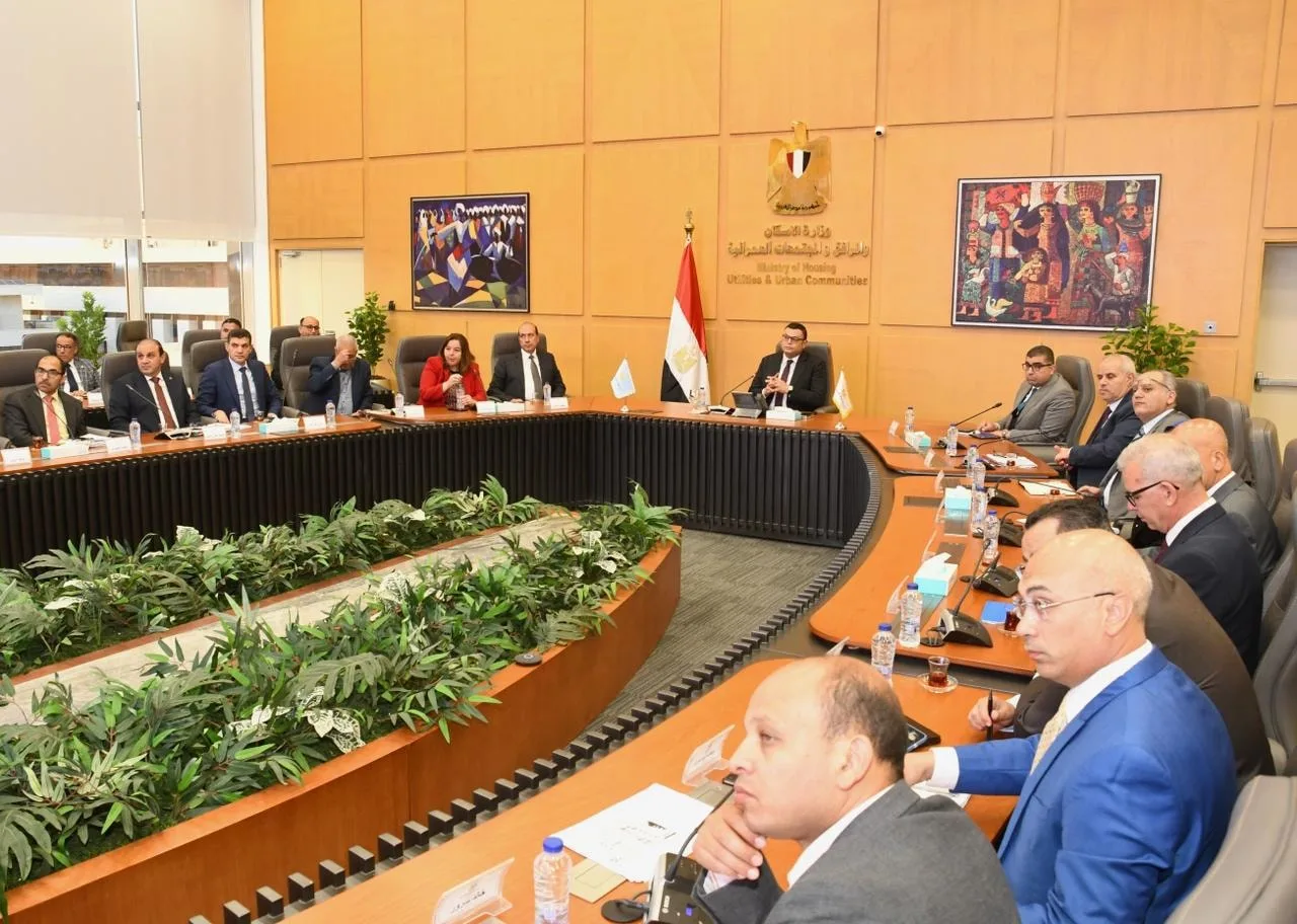 “الإسكان” تستعرض وضع مشاريع الإسكان الاجتماعي والمتوسط في 23 مدينة جديدة “الإسكان” تستعرض وضع مشاريع الإسكان الاجتماعي والمتوسط في 23 مدينة جديدة