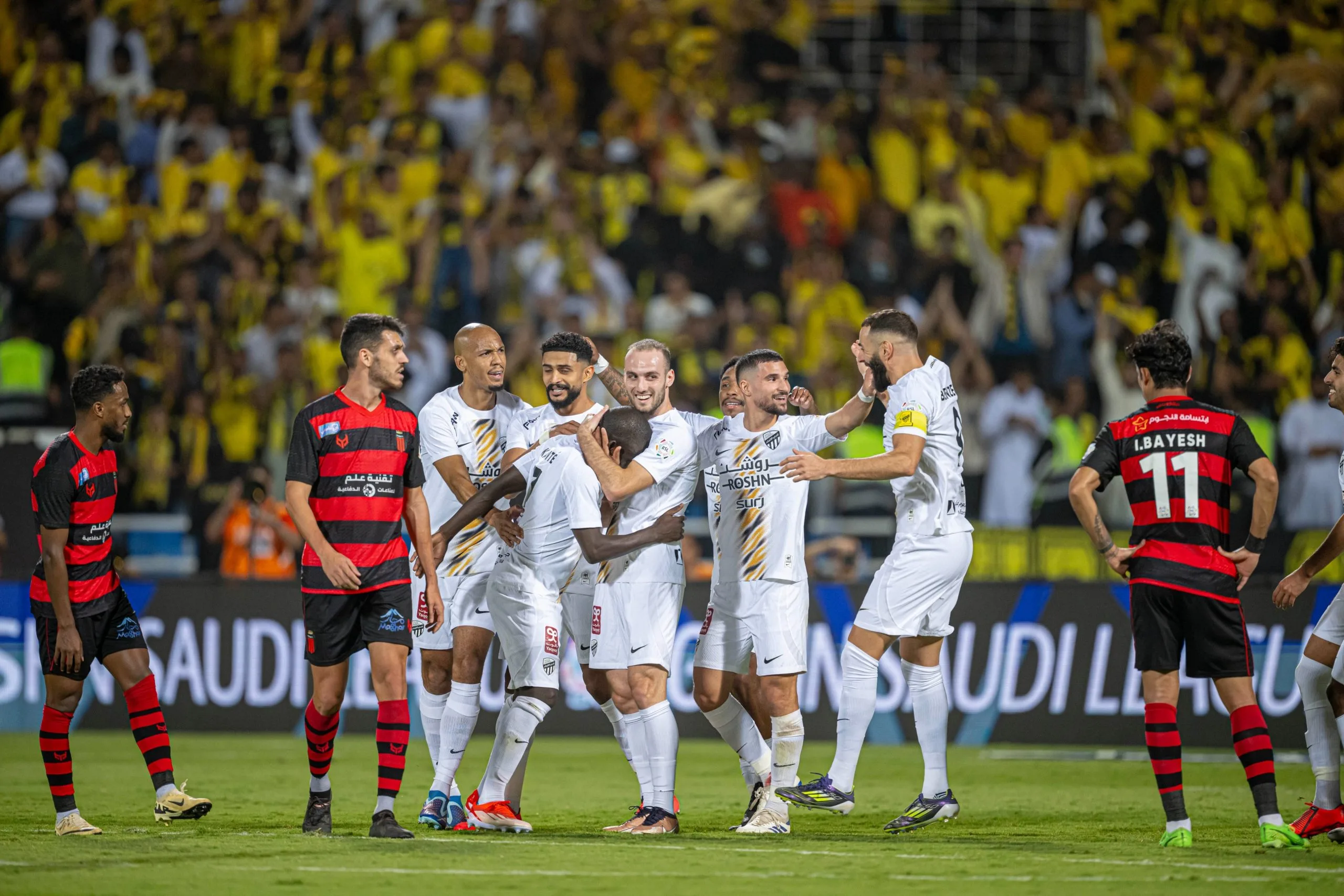 الإعلان عن لجنة التحكيم لمباراة الاتحاد والرائد.. مباراة التتويج.