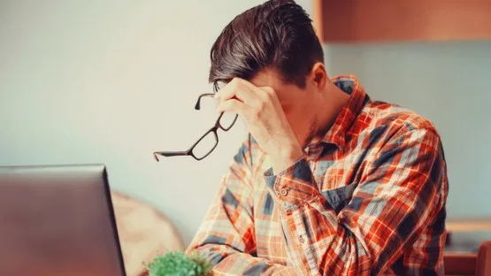 الإفراط في العمل يؤثر على الدماغ.. دراسة تشير إلى مخاطر مقلقة