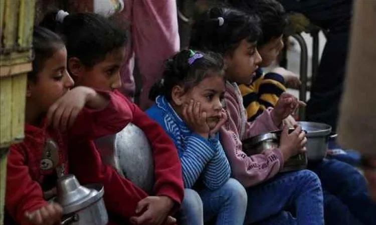 الإنقاذ العالمي يبدأ بتوزيع المساعدات الإنسانية في غزة الإنقاذ العالمي يبدأ بتوزيع المساعدات الإنسانية في غزة