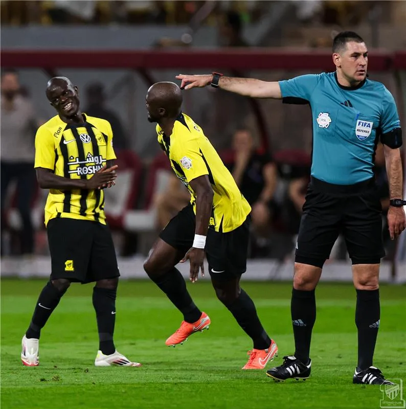 الاتحاد يتغلب على الرائد بثلاثية ويتوج ببطولة دوري روشن السعودي الاتحاد يتغلب على الرائد بثلاثية ويتوج ببطولة دوري روشن السعودي