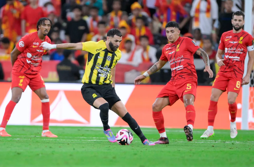 الاتحاد يتوج بلقب كأس الملك بثلاثية ضد القادسية الاتحاد يتوج بلقب كأس الملك بثلاثية ضد القادسية