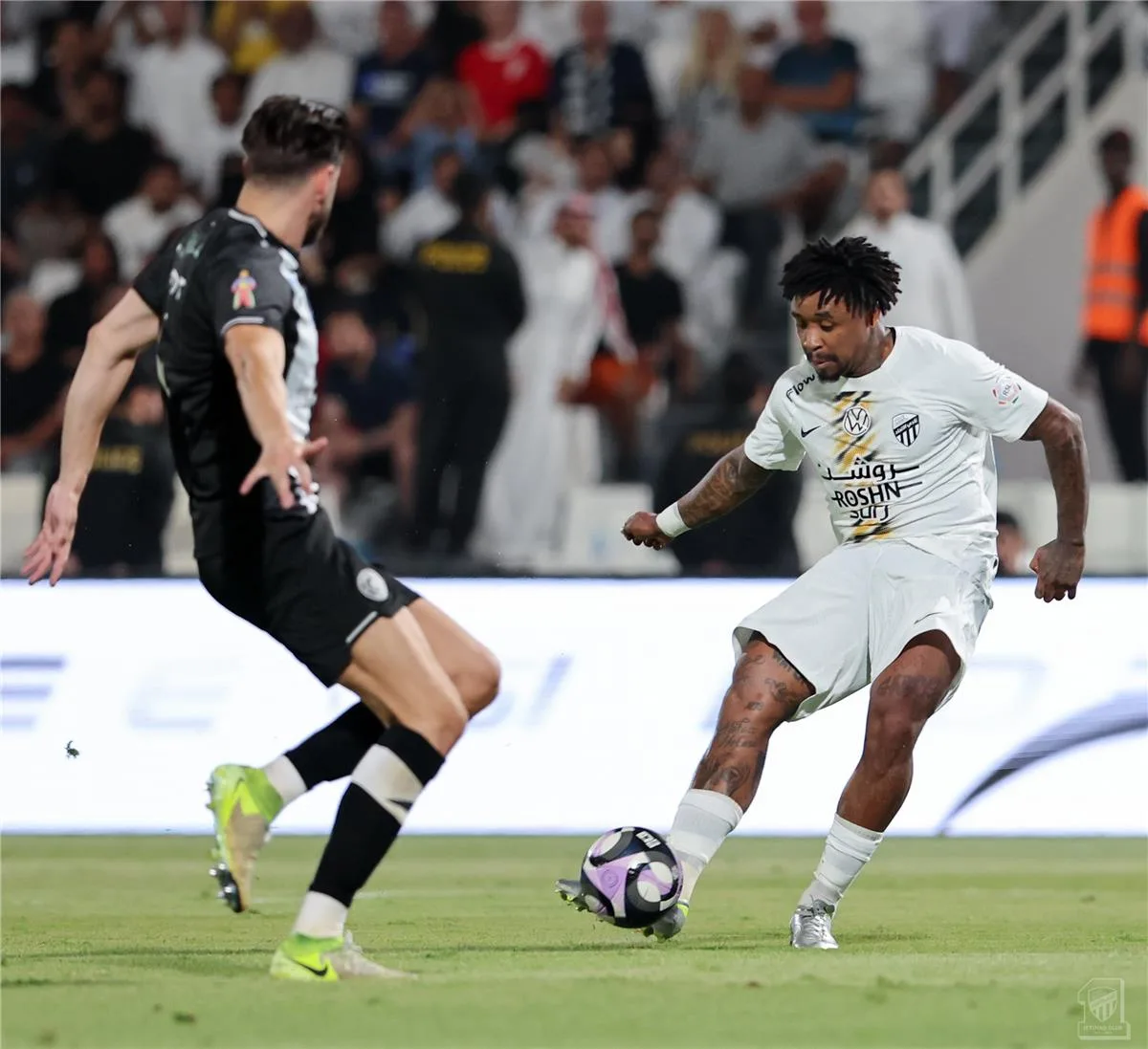 الاتحاد يستمر في تحقيق الانتصارات ويتغلب على الشباب في الدوري السعودي. الاتحاد يستمر في تحقيق الانتصارات ويتغلب على الشباب في الدوري السعودي.
