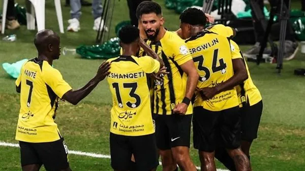 الاتحاد يهزم النصر ويقترب من لقب الدوري السعودي