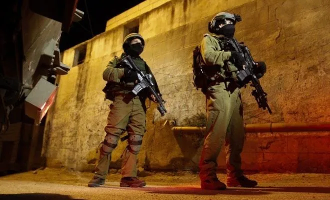 الاحتلال الإسرائيلي يدخل بلدة فرعون جنوب طولكرم ويقبض على شاب فلسطيني. الاحتلال الإسرائيلي يدخل بلدة فرعون جنوب طولكرم ويقبض على شاب فلسطيني.