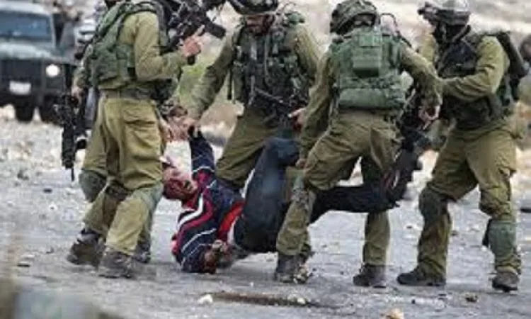 الاحتلال الإسرائيلي يعتقل 43 فلسطينيا من الضفة الغربية ويقتحم عدة بلدات