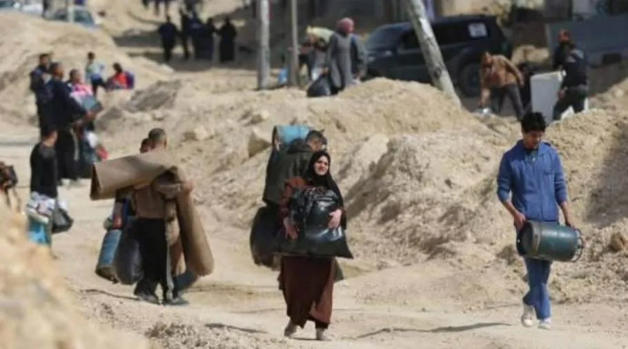 الاحتلال يجبر مواطنين في الحي الشرقي من مدينة طولكرم على إخلاء منازلهم
