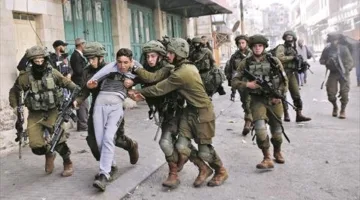 الاحتلال يعتقل 530 فلسطينياً، بينهم 78 طفلاً وامرأة، في الضفة الغربية خلال شهر أبريل