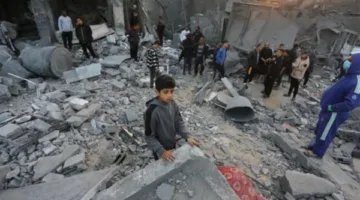 الاحتلال يقصف مناطق متفرقة في غزة ويستهدف الخيم والمنازل