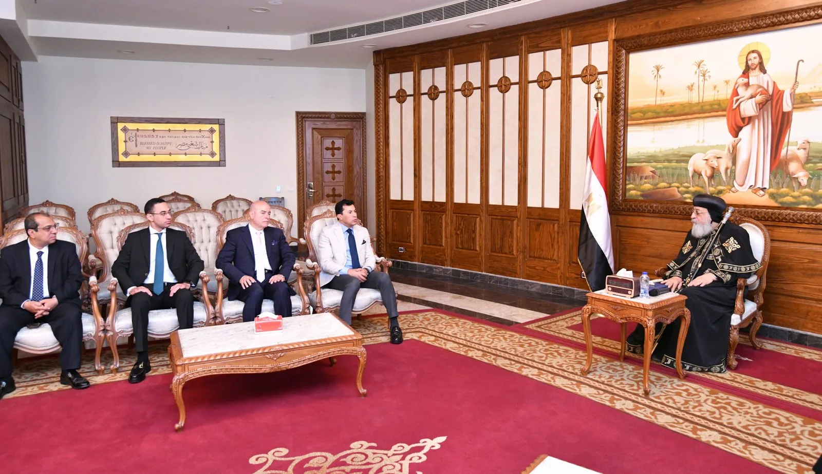 البابا تواضروس يستضيف وزير الشباب ومجموعة من الشباب المشاركين في منحة الرئيس جمال عبدالناصر.
