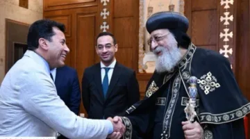 البابا تواضروس يستقبل وزير الشباب ومجموعة من المشاركين في منحة الزعيم جمال عبد الناصر.