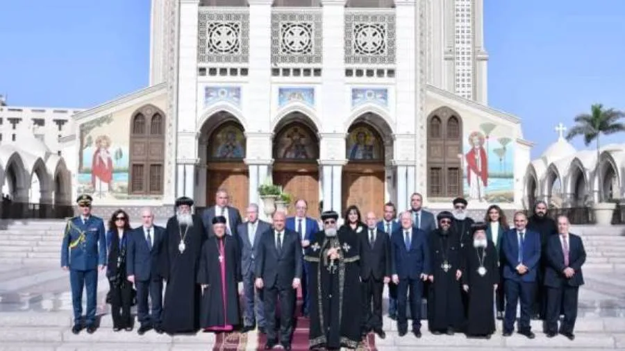 البابا تواضروس يلتقي بالرئيس اللبناني في المقر البابوي. البابا تواضروس يلتقي بالرئيس اللبناني في المقر البابوي.