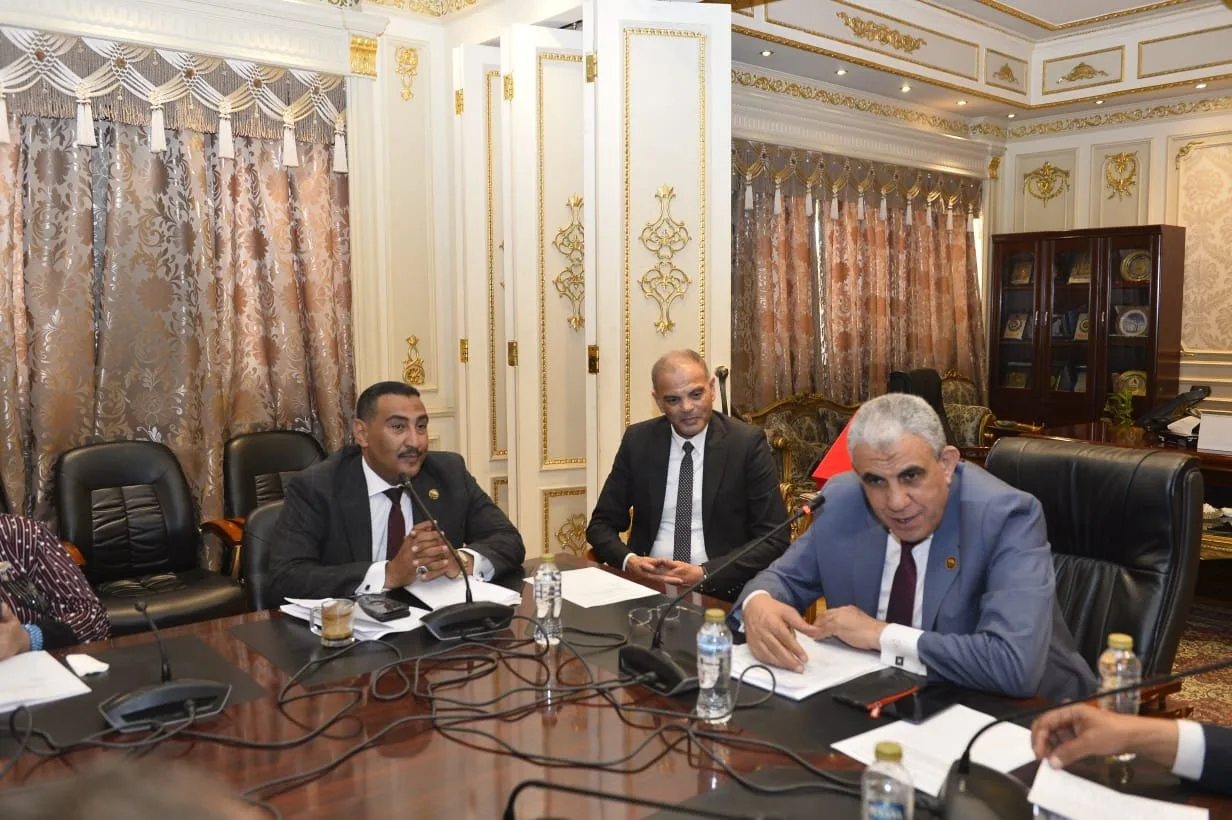البرلمان يوافق على تثبيت العمالة المؤقتة وتطبيق الحد الأدنى للأجور في الشركة المصرية لتجارة الجملة البرلمان يوافق على تثبيت العمالة المؤقتة وتطبيق الحد الأدنى للأجور في الشركة المصرية لتجارة الجملة