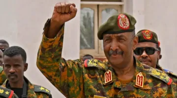 البرهان يعلن مرسومًا دستوريًا لتعيين “الطيب” رئيسًا للحكومة السودانية
