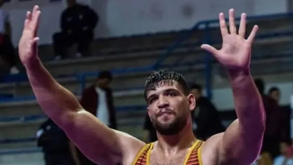 البطل المصارعة عبداللطيف منيع يرفع علم مصر بفخر: الحصول على المركز الأول في إفريقيا والسعودية البطل المصارعة عبداللطيف منيع يرفع علم مصر بفخر: الحصول على المركز الأول في إفريقيا والسعودية