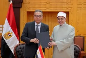 البنك الأهلي المصري يبرم اتفاقية جديدة مع جامعة الأزهر لتسهيل نظام دفع المصروفات الدراسية إلكترونيًا.