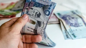 البنك المركزي السعودي: تحويلات الأجانب تصل إلى 12.6 مليار ريال خلال شهر