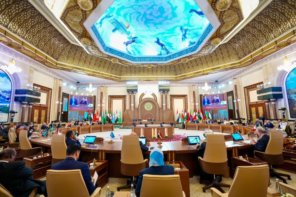 البيان النهائي للقمة العربية الرابعة والثلاثين يبرز تمسك الدول العربية برفض تهجير الشعب الفلسطيني. البيان النهائي للقمة العربية الرابعة والثلاثين يبرز تمسك الدول العربية برفض تهجير الشعب الفلسطيني.