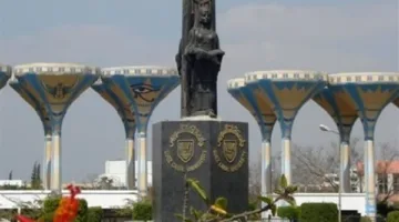 التزام في بداية امتحانات متطلبات الجامعة في كلية العلاج الطبيعي بقناة السويس