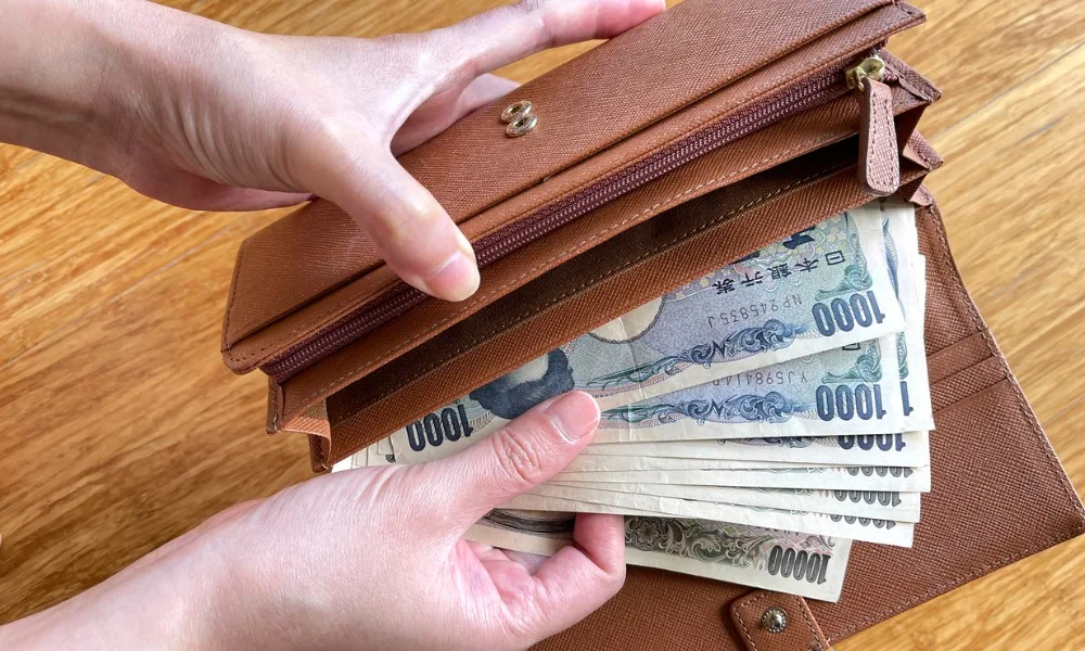 التضخم يجبر الأسر اليابانية على إعادة تقييم مدخراتها.