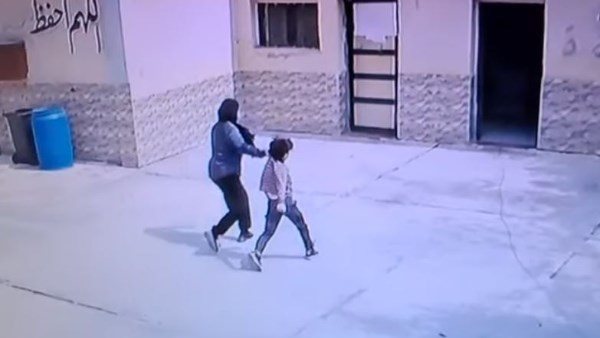 «التعليم» تحيل واقعة «تلميذ حدائق القبة» للتحقيق، وتستبعد المعلمة