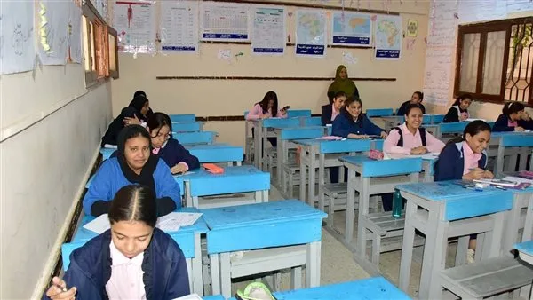 التعليم توجه بوضع جداول امتحانات التيرم الثانى فى فناء المدرسة للطلاب