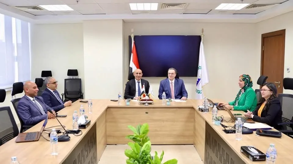 “التعليم”: زيادة الحد الأقصى لسن المتقدمين لوظيفة “معلم مساعد” إلى 45 عامًا ضمن مسابقة شغل الوظائف. “التعليم”: زيادة الحد الأقصى لسن المتقدمين لوظيفة “معلم مساعد” إلى 45 عامًا ضمن مسابقة شغل الوظائف.
