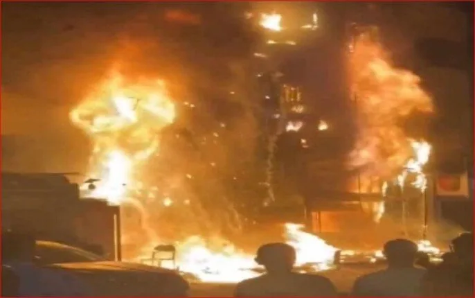 التفاصيل الكاملة لحريق مطعم في ميدان سفير.. 60 دقيقة من النيران التفاصيل الكاملة لحريق مطعم في ميدان سفير.. 60 دقيقة من النيران