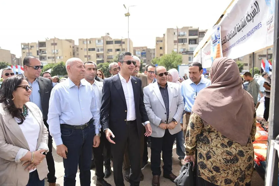 التموين تبدأ المرحلة الثانية من أسواق اليوم الواحد تحضيرًا لعيد الأضحى التموين تبدأ المرحلة الثانية من أسواق اليوم الواحد تحضيرًا لعيد الأضحى