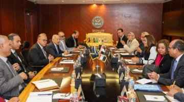 التنمية المحلية تبحث كيفية الاستفادة من الخدمات المالية غير المصرفية في المحافظات