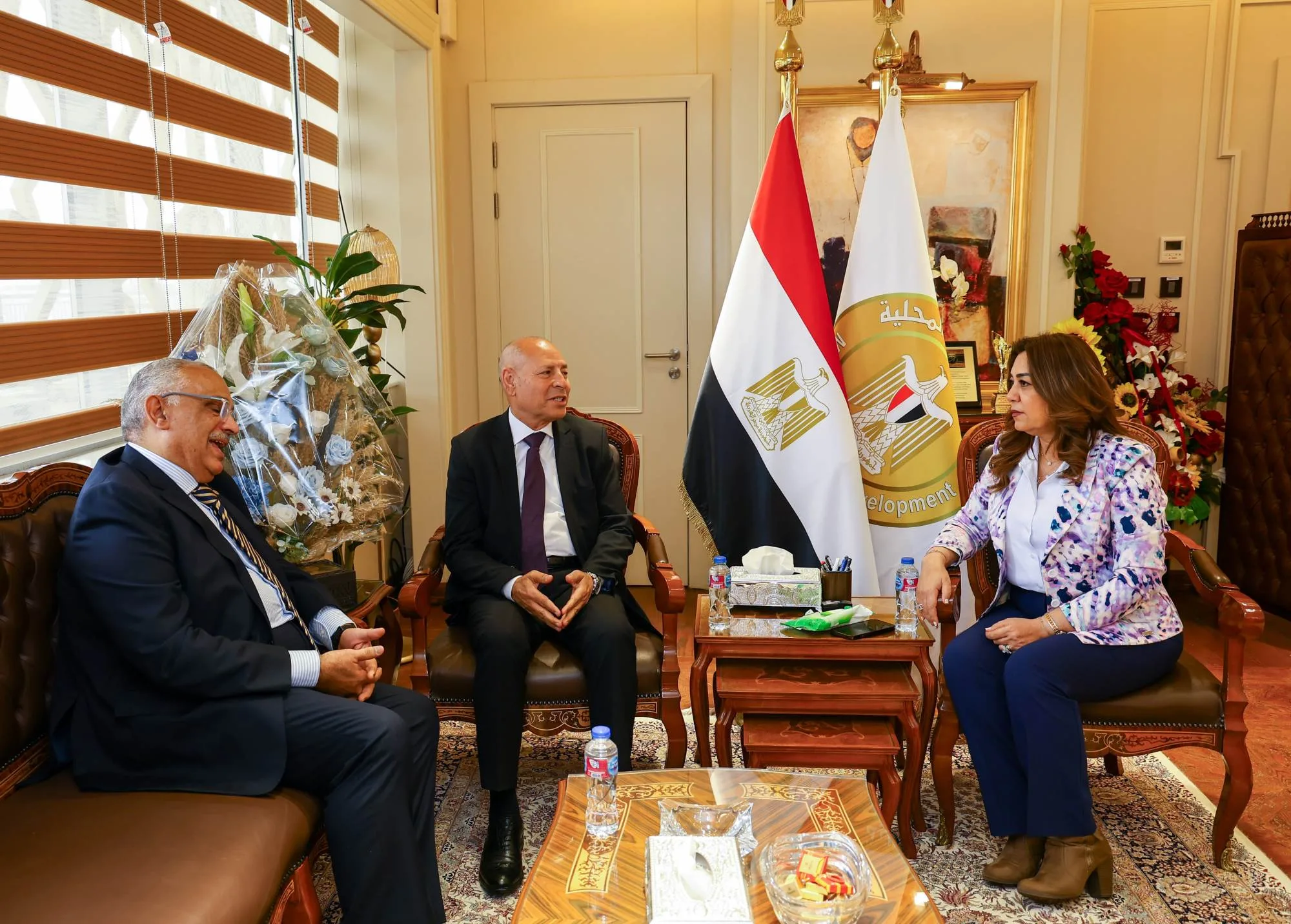 «التنمية المحلية» تناقش مع «القاهرة» و«التنسيق الحضاري» جهود تحسين شوارع مصر الجديدة.