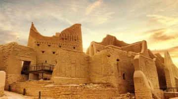 «التوازن بين العصرنة والتراث» 20 معلمًا سياحيًا يمكن زيارتها في الرياض