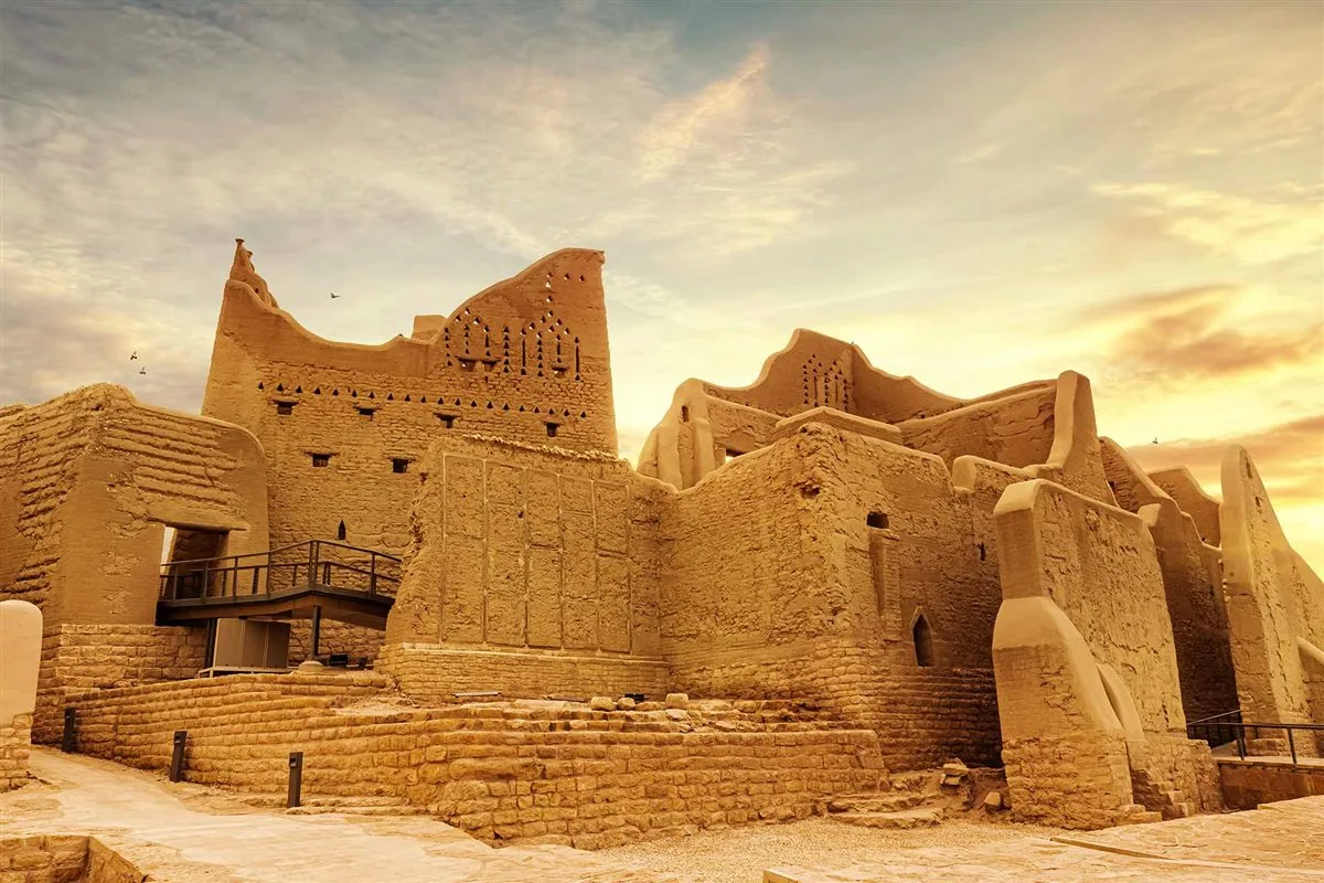 «التوازن بين العصرنة والتراث» 20 معلمًا سياحيًا يمكن زيارتها في الرياض
