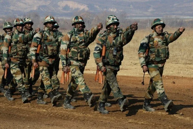 التوترات بين الهند وباكستان.. قصف متبادل وسقوط قتلى وجرحى بين المدنيين