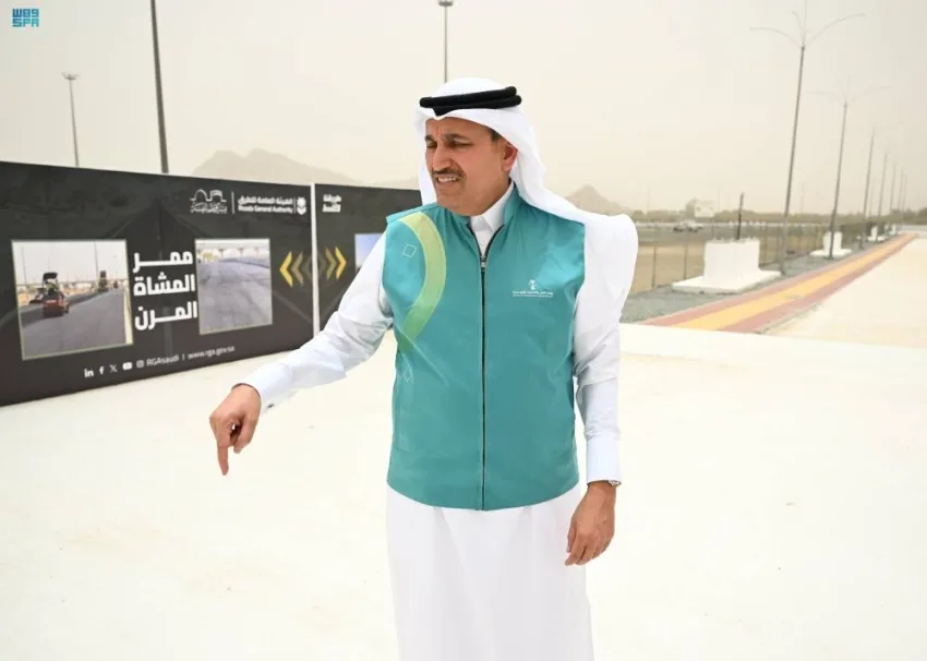 الجاسر يطلق التوسع في مبادرتي الأسفلت المطاطي والبارد لخدمة زوار الحرمين الشريفين الجاسر يطلق التوسع في مبادرتي الأسفلت المطاطي والبارد لخدمة زوار الحرمين الشريفين